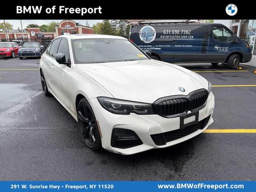 Alpine White 2022 BMW 330 i xDrive