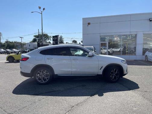 2022 BMW X4 xDrive30i
