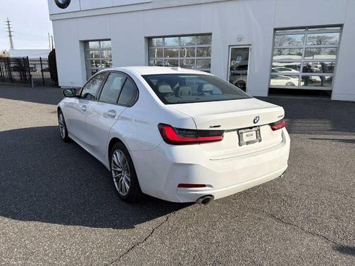 2023 BMW 330 i xDrive