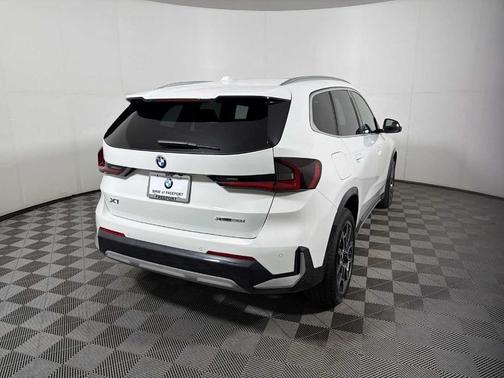 Alpine White 2025 BMW X1 xDrive28i
