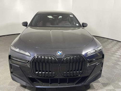 2025 BMW 760 760i xDrive