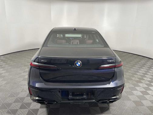 2025 BMW 760 760i xDrive