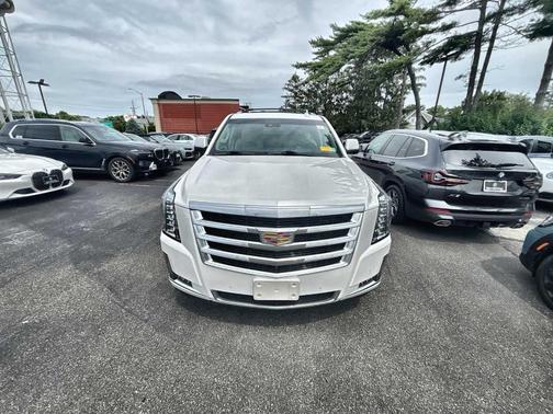2019 Cadillac Escalade Luxury