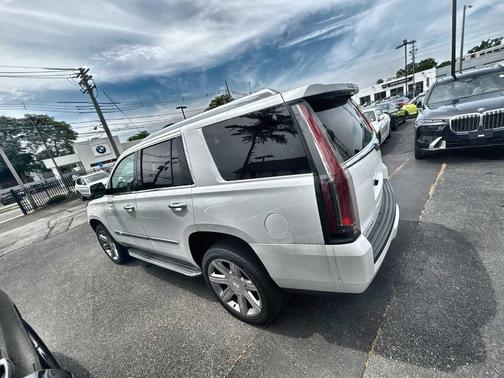 2019 Cadillac Escalade Luxury