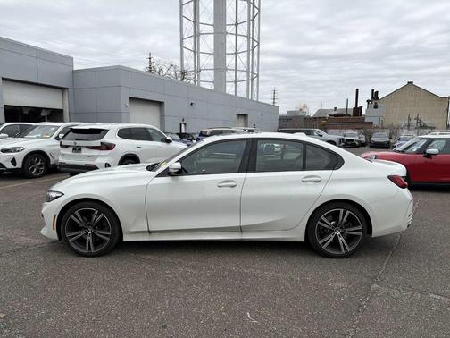 2023 BMW 330 i xDrive