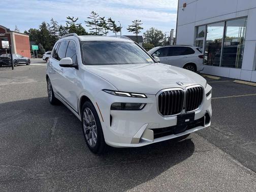 2025 BMW X7 xDrive40i