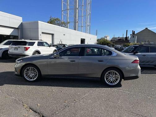 2025 BMW 530 i xDrive
