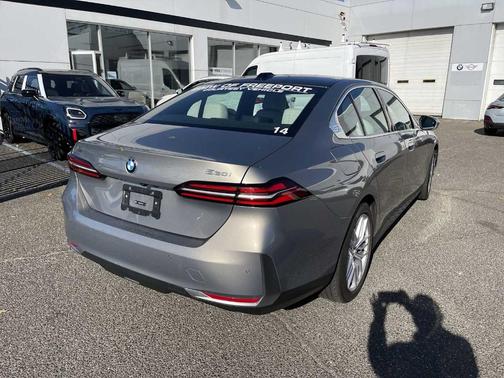 2025 BMW 530 i xDrive