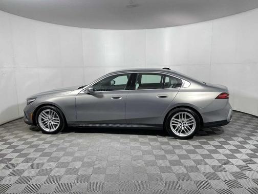 2025 BMW 530 i xDrive