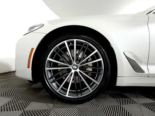 2023 BMW 530 i xDrive