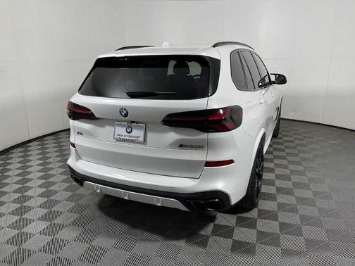 2025 BMW X5 M60i