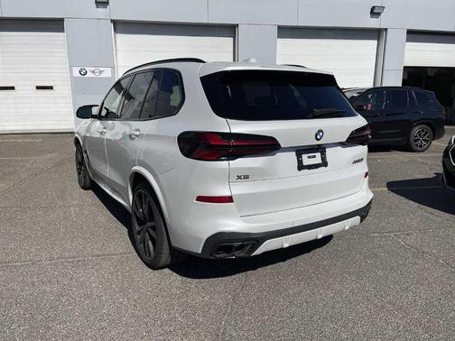 2025 BMW X5 M60i