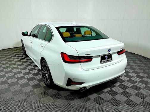 2022 BMW 330 i xDrive