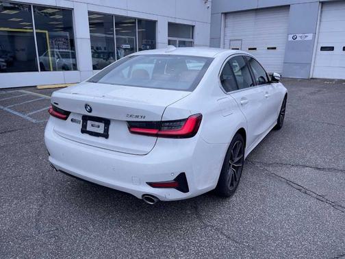 2022 BMW 330 i xDrive