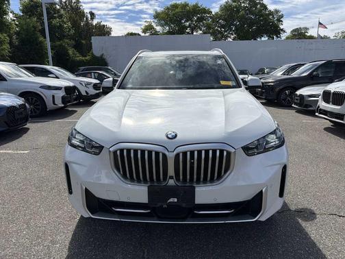 Mineral White Metallic 2024 BMW X5 xDrive40i