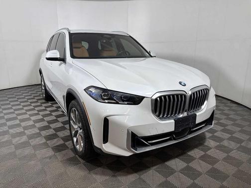 Mineral White Metallic 2024 BMW X5 xDrive40i