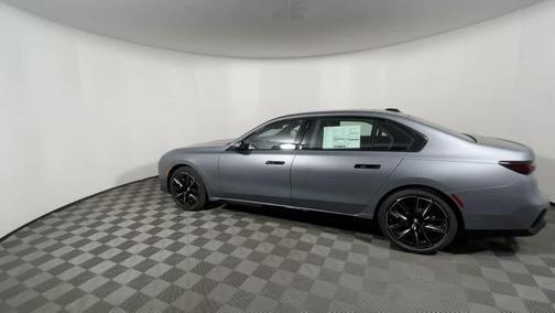 2025 BMW 760 760i xDrive