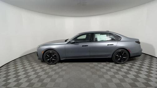 2025 BMW 760 760i xDrive
