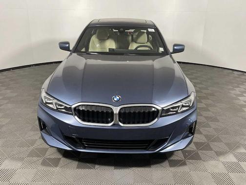 2025 BMW 330 i xDrive