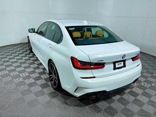 2022 BMW 330 i xDrive