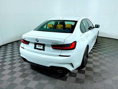 2022 BMW 330 i xDrive