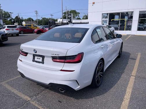 2022 BMW 330 i xDrive