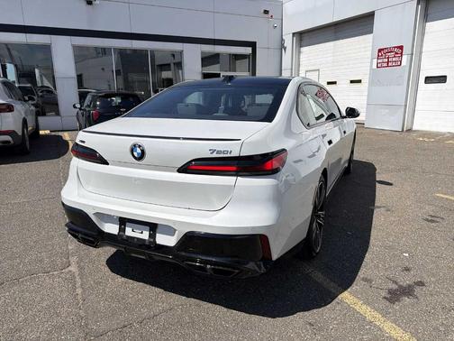 Mineral White Metallic 2023 BMW 760 760i xDrive