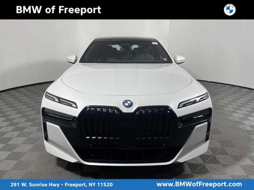 Mineral White Metallic 2023 BMW 760 760i xDrive