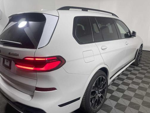 2026 BMW X7 M60i