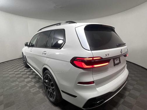 2026 BMW X7 M60i