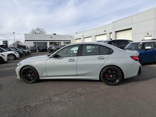 2023 BMW 330 i xDrive