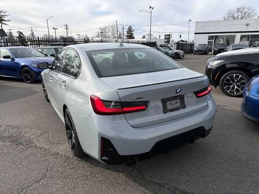 2023 BMW 330 i xDrive