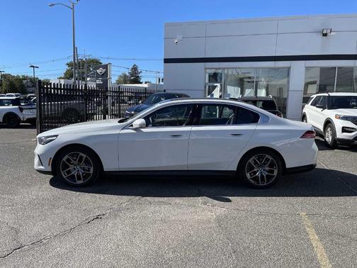 2025 BMW i5 xDrive40
