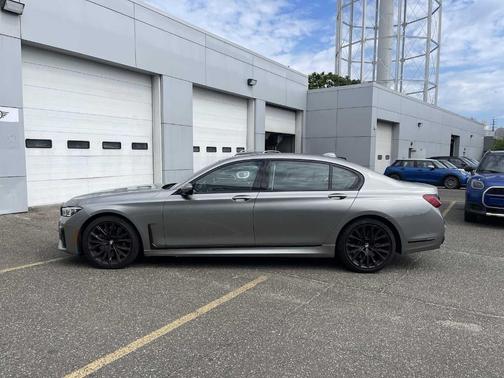 2022 BMW 750 i xDrive
