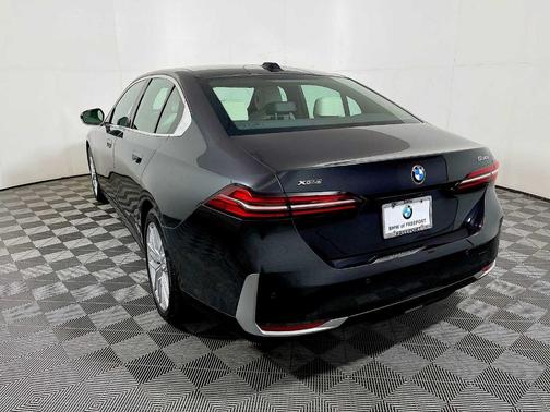 2025 BMW 530 i xDrive