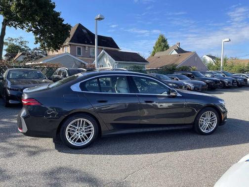 2025 BMW 530 i xDrive