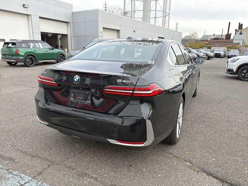 2025 BMW 530 i xDrive