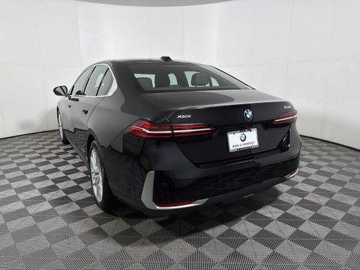 2025 BMW 530 i xDrive