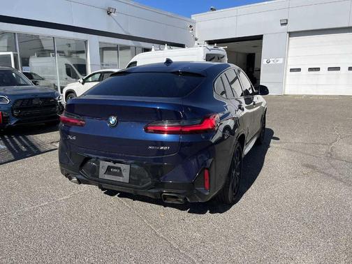 2024 BMW X4 xDrive30i