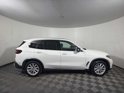 Alpine White 2023 BMW X5 xDrive40i