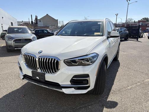 Alpine White 2023 BMW X5 xDrive40i