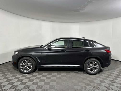 2025 BMW X4 xDrive30i