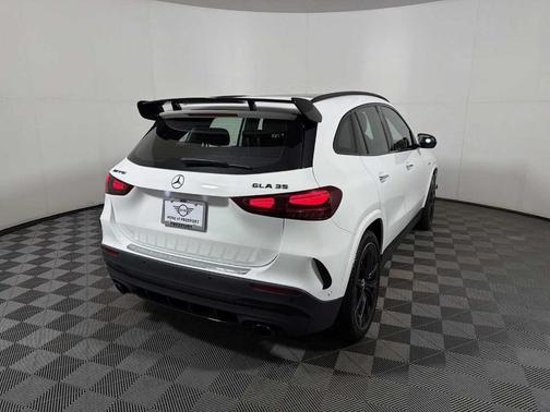 2025 Mercedes-Benz AMG GLA 35 Base