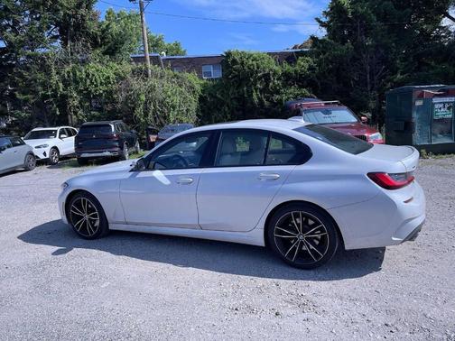 2022 BMW 330 i xDrive