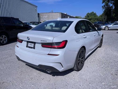 2022 BMW 330 i xDrive