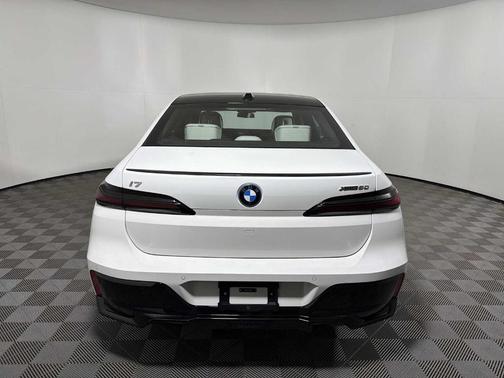 Alpine White 2026 BMW i7 XDrive60