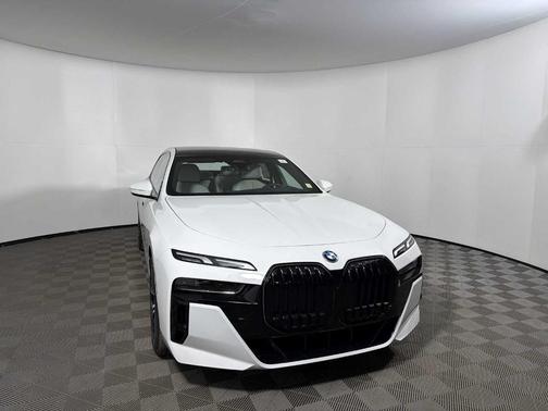 Alpine White 2026 BMW i7 XDrive60