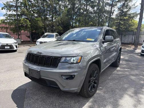 Sting Gray Clearcoat 2019 Jeep Grand Cherokee Altitude