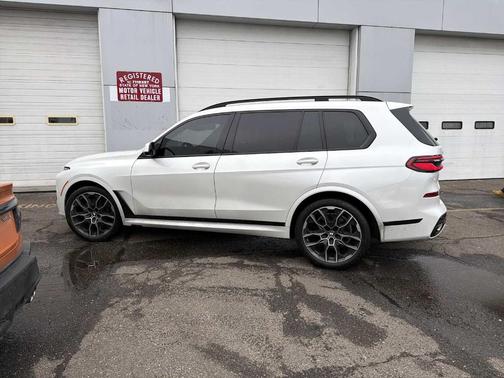 2024 BMW X7 xDrive40i