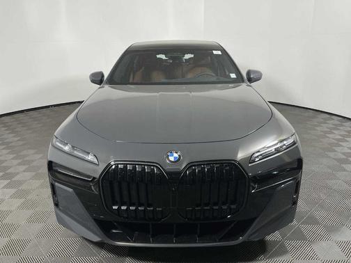 2025 BMW 760 760i xDrive